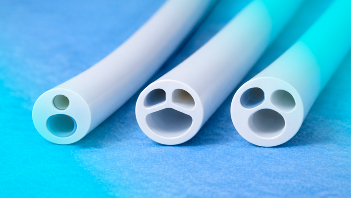 Por que os lúmens têm diâmetros diferentes em cateteres venosos centrais